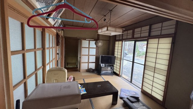 －三丁目不動産ー　秩父市番場町　1.2階RC造　3階木造の和室