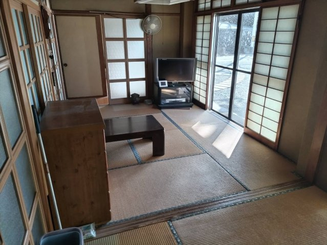 －三丁目不動産ー　秩父市番場町　1.2階RC造　3階木造の和室