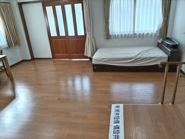 -三丁目不動産-　秩父市番場町　1.2階RC造　3階木造の居間・リビング