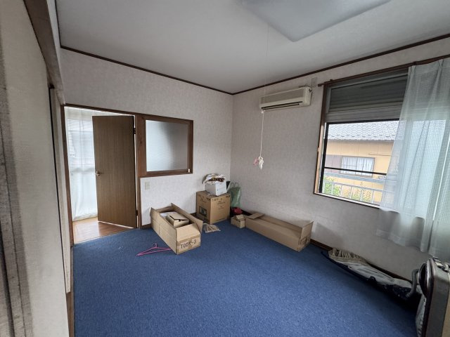 －三丁目不動産ー　秩父市番場町　1.2階RC造　3階木造の洋室