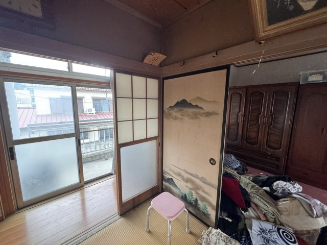 －三丁目不動産ー　秩父市番場町　1.2階RC造　3階木造の和室