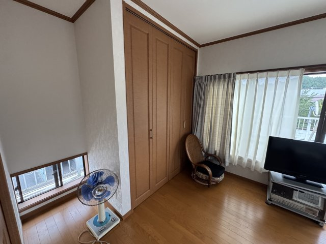 －三丁目不動産ー　秩父市番場町　1.2階RC造　3階木造の洋室