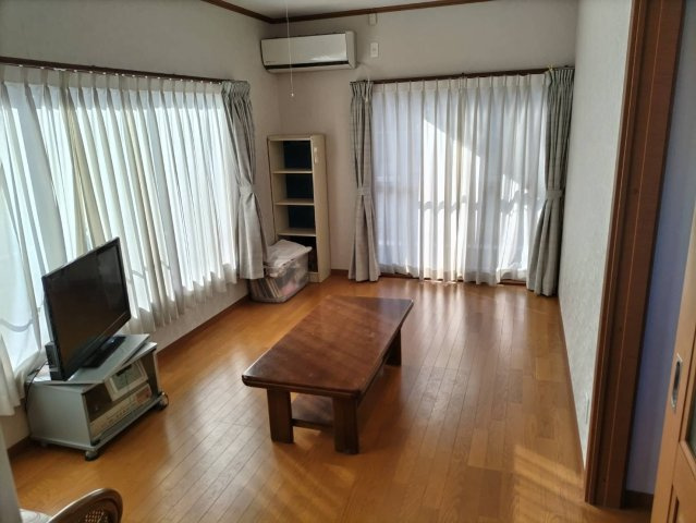 -三丁目不動産-　秩父市番場町　1.2階RC造　3階木造の居間・リビング