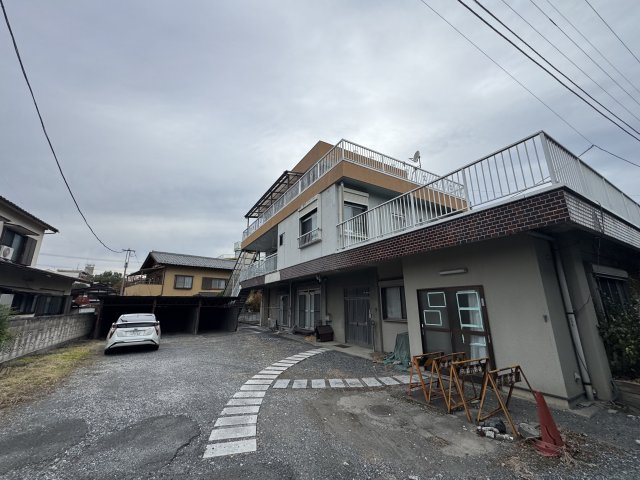 －三丁目不動産ー　秩父市番場町　1.2階RC造　3階木造の外観