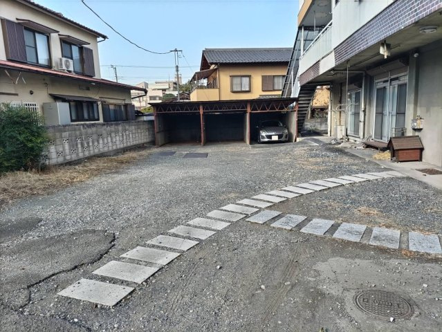 －三丁目不動産ー　秩父市番場町　1.2階RC造　3階木造の駐車場