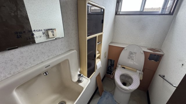 －三丁目不動産ー　秩父市番場町　1.2階RC造　3階木造のトイレ