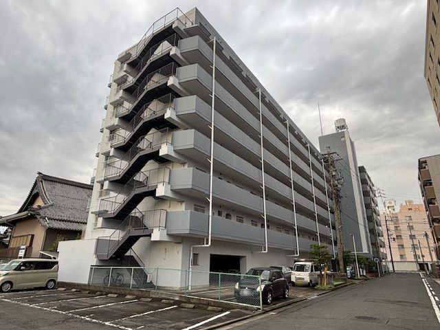 一宮サンハイツの外観