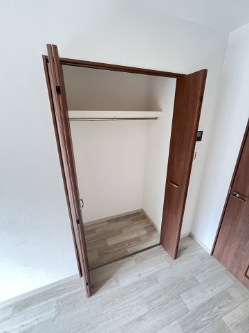 大阪市旭区赤川４丁目の賃貸マンションの収納