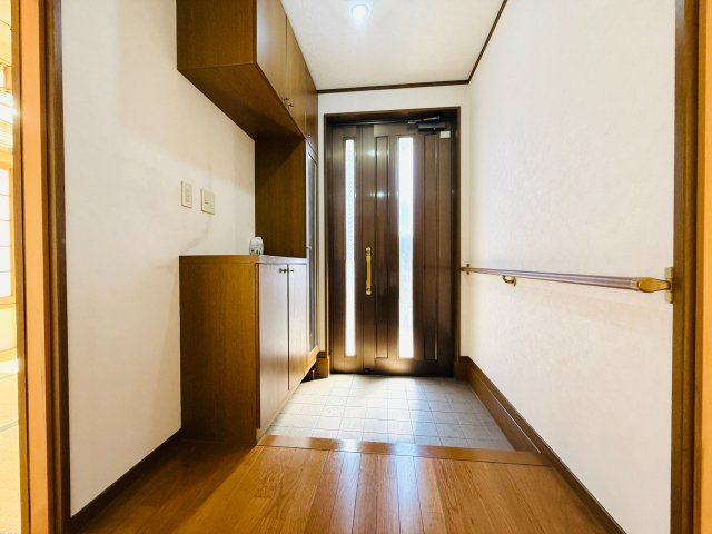 東松山市砂田町　中古戸建の玄関