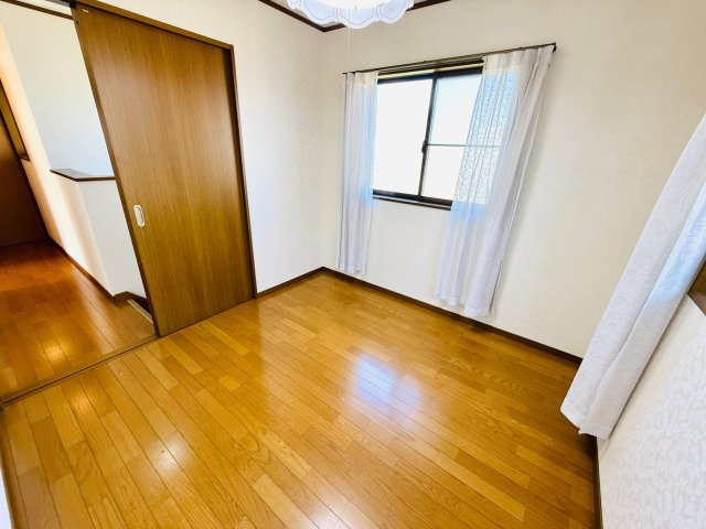 東松山市砂田町　中古戸建の洋室|２階 東側洋室