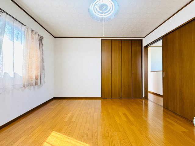東松山市砂田町　中古戸建の洋室|２階 南側洋室