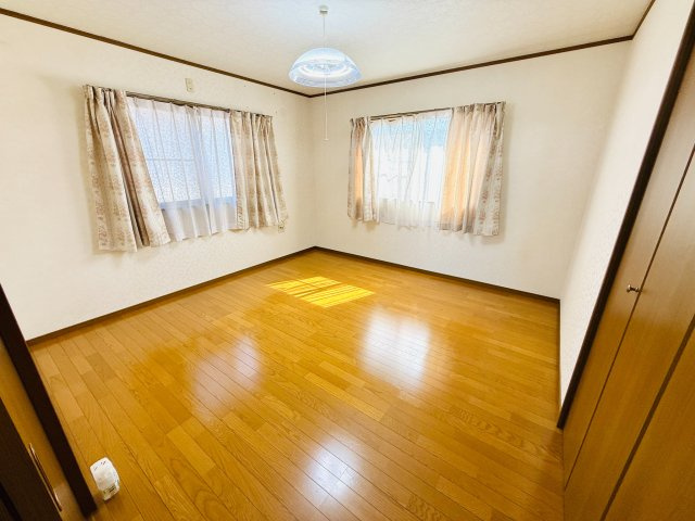 東松山市砂田町　中古戸建の洋室|２階 南側洋室