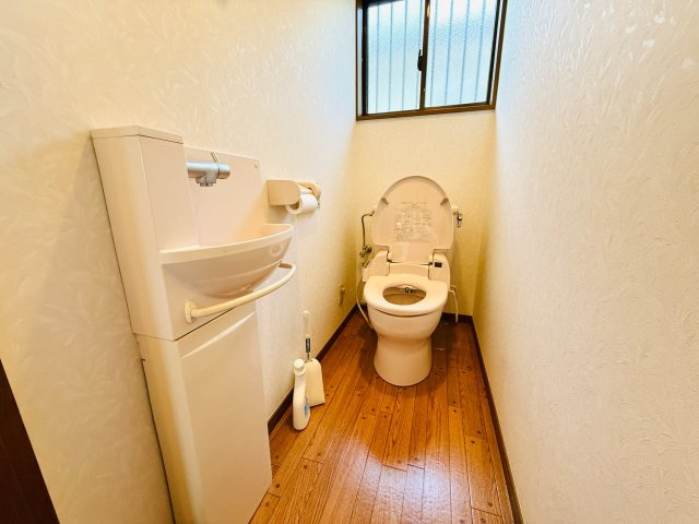 東松山市砂田町　中古戸建のトイレ|２階トイレ