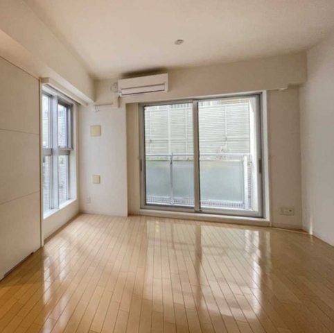 ミリアレジデンス桜新町　敷金０　礼金０　ペット相談の居間・リビング