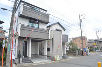 【前面道路含む現地写真】 | さいたま市浦和区領家６丁目（全２邸） | 前面道路も広く（６ｍ公道）車の出し入れも楽々(^^)/