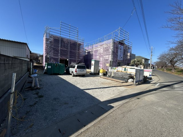 新築　伊勢崎市境伊与久第１　Livele Garden.S　2号棟の駐車場|現地写真　駐車スペースは並列3台+2台分可能です！

