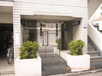 【エントランス】 | 清廉とされたエントランスになっています。