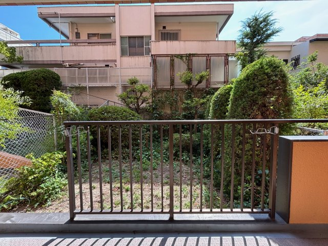 ライオンズマンション杁中ガーデンC棟の庭