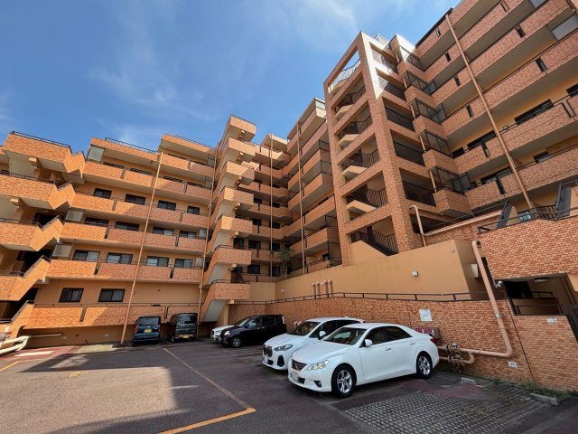 ライオンズマンション杁中ガーデンC棟の外観