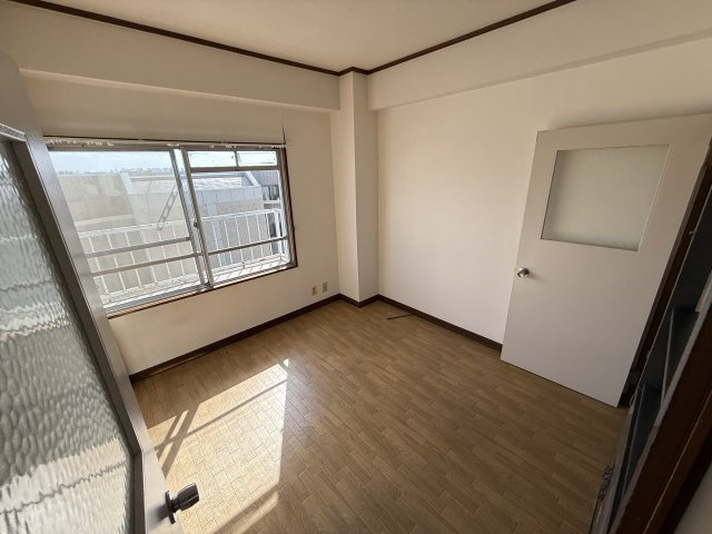 三隆（1）コーポラスの洋室