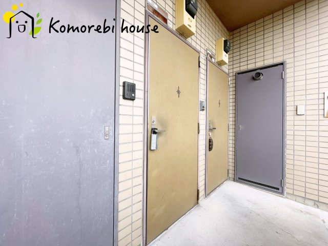 いずみハイツ指扇の玄関|11/1　撮影