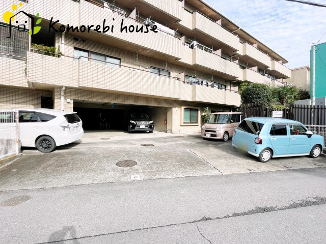 いずみハイツ指扇の駐車場|11/1　撮影