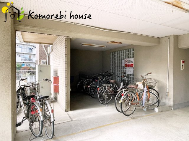 いずみハイツ指扇の駐輪場|11/1　撮影