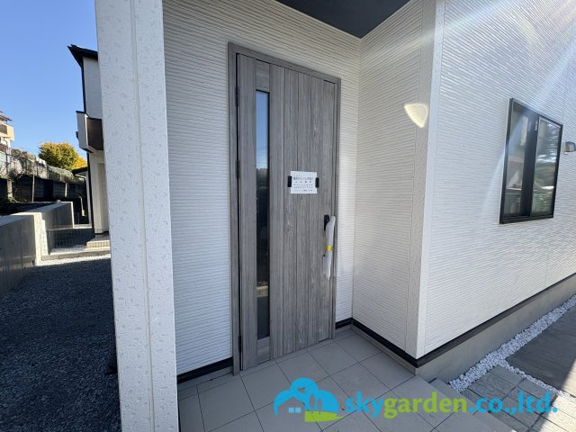 藤沢市用田　新築戸建　全2棟1号棟の外観|玄関前の様子