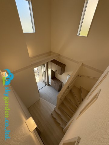 藤沢市用田　新築戸建　全2棟1号棟の内装|玄関吹抜け