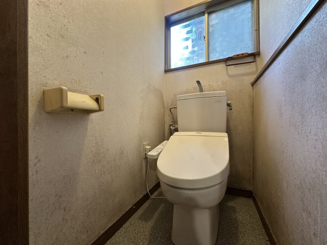 明石市港町戸建のトイレ