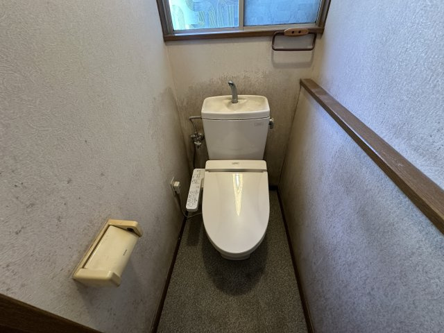 明石市港町戸建のトイレ