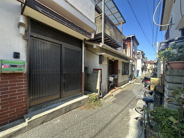 明石市港町戸建の前面道路含む現地写真