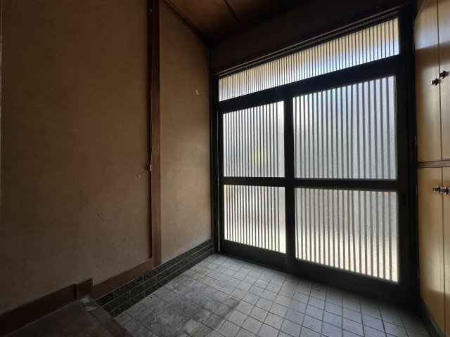 明石市港町戸建の玄関