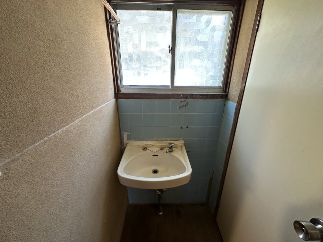 明石市港町戸建の独立洗面台