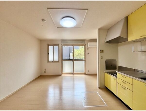 サンルーム戸田の居間・リビング|使いやすいリビングです