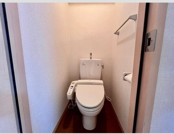 サンルーム戸田のトイレ|ゆったりとした空間のトイレです