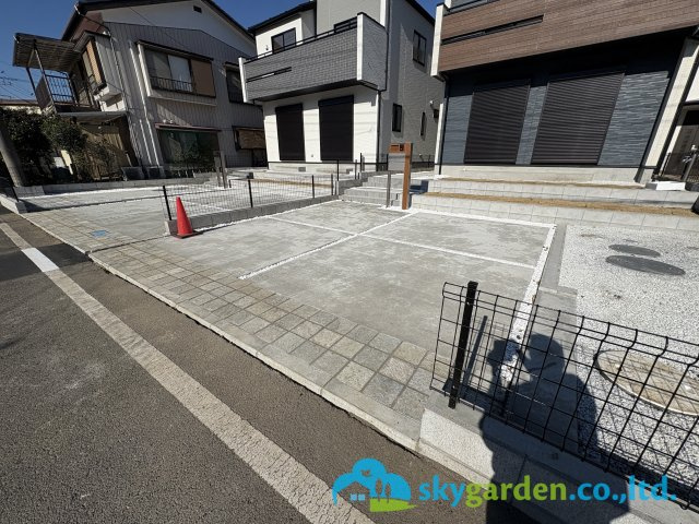 藤沢市用田　新築戸建　全2棟2号棟の駐車場|車種により並列2台駐車可