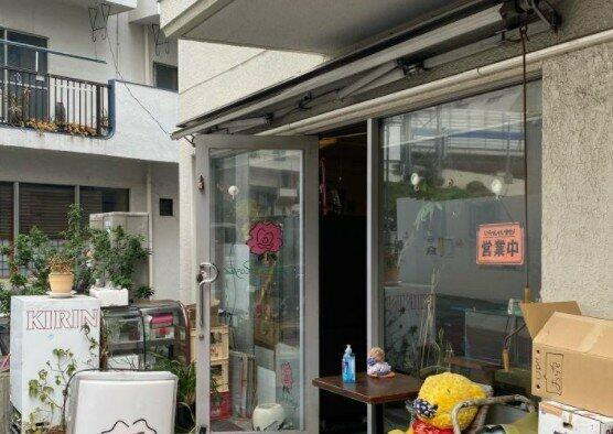 港区白金３丁目の賃貸マンションのエントランス|カフェドローズまで189m 