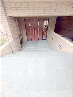 【エントランス】 | ドゥーエ川口 | ゆとりのあるエントランスです