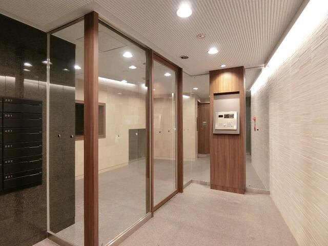 港区高輪１丁目の賃貸マンションのエントランス| 