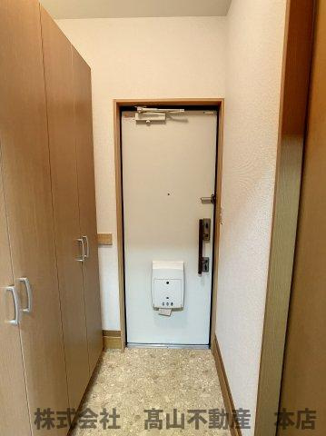 ロイヤルヒルズアネックスの玄関