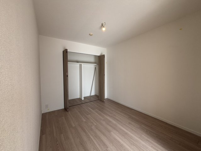 北五葉パーク・ホームズの洋室