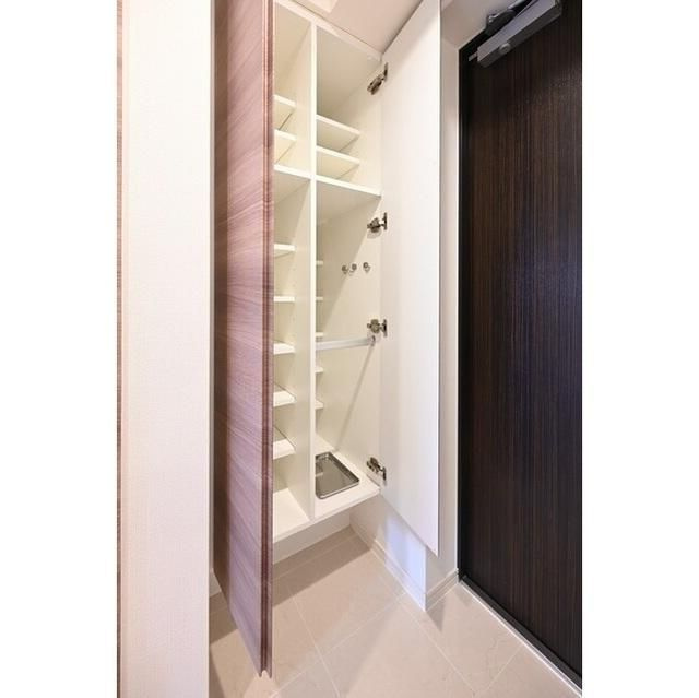 スタイリオ渋谷南平台の玄関|■モニタ付インターホン付き玄関