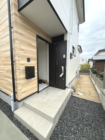 【玄関】 | 福岡市南区中尾2丁目3期　1号棟（全1棟）【仲介手数料無料・0円】 | 現地写真。