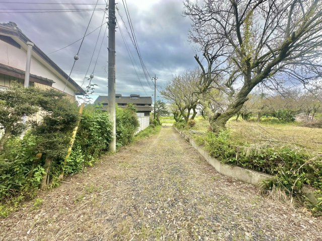 結城市大谷瀬中古物件の前面道路含む現地写真