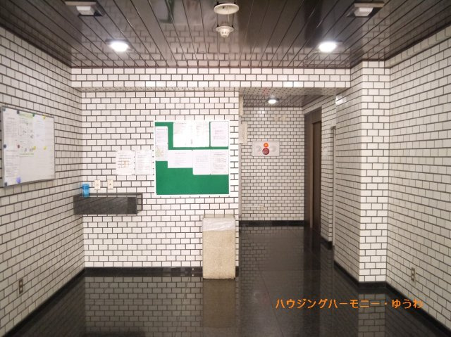 【エントランス】 | ライオンズマンション駒込六義園 | 清潔感と歓迎感があるエントランスホールとなります。