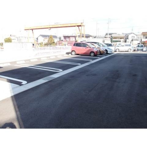 コリーヌ（若松町）の駐車場