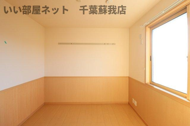 コモドカーサの寝室|落ち着いた色調の洋室です