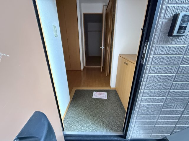 ハイツセリュー Ⅲ棟の玄関