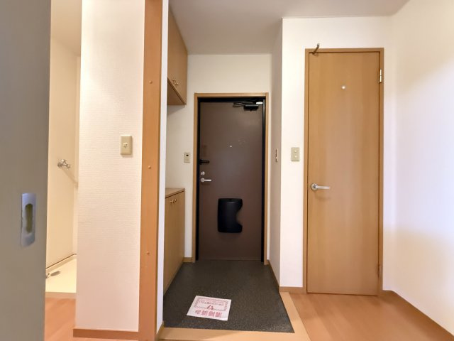 ハイツセリュー Ⅲ棟の玄関